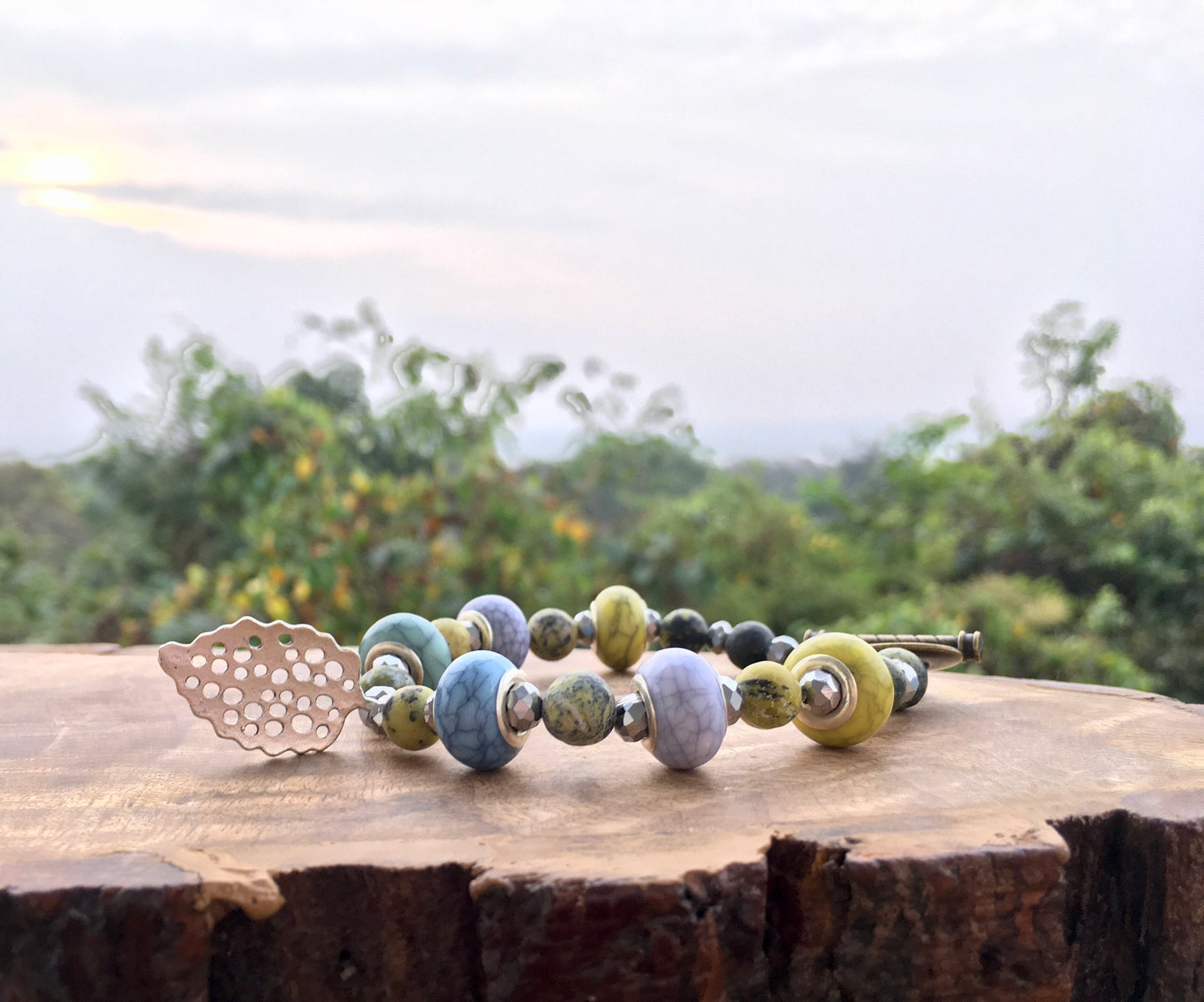 May this clear Quartz bracelet bring light and wisdom into your life. Allow it to manifest with ease , all that is required for your highest good.
Chakra: root, sacrBraceletsSpectakMagic Sunrise