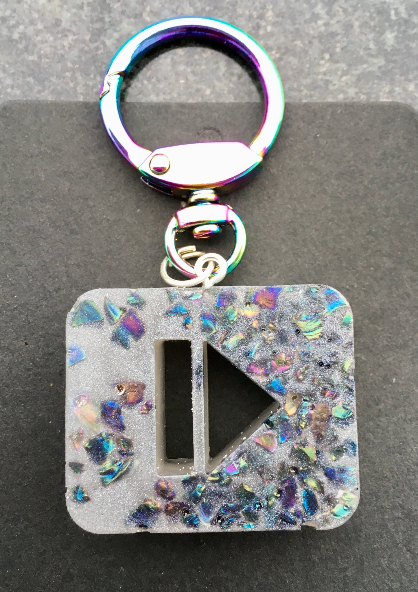 Break free from whatever is holding you back and EJECT all negative patterns and emotions with our powerful Eject keychain, with crystal chips.KeychainSpectakEject Negativity