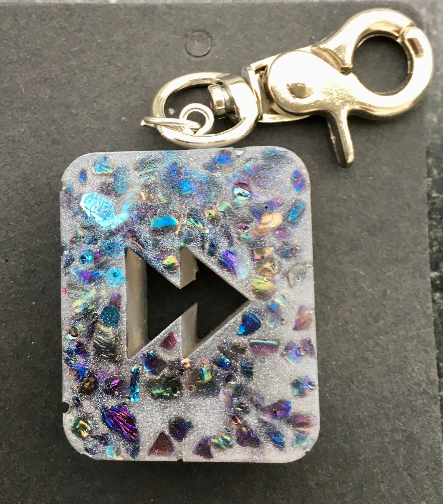 Stay focused on your goals and keep moving forward with our inspirational FORWARD keychain , with crystal chips .KeychainSpectakMove Forward
