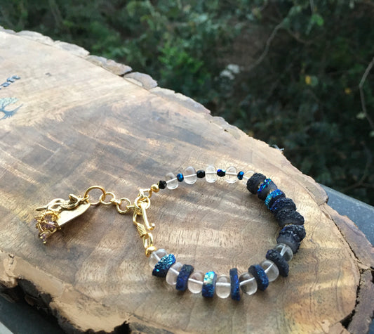 May this clear Quartz and blue Solar Quartz bracelet connect you with the energies that help to clear and open your mind to higher potentials. Clear Quartz is known BraceletsSpectakVasuki