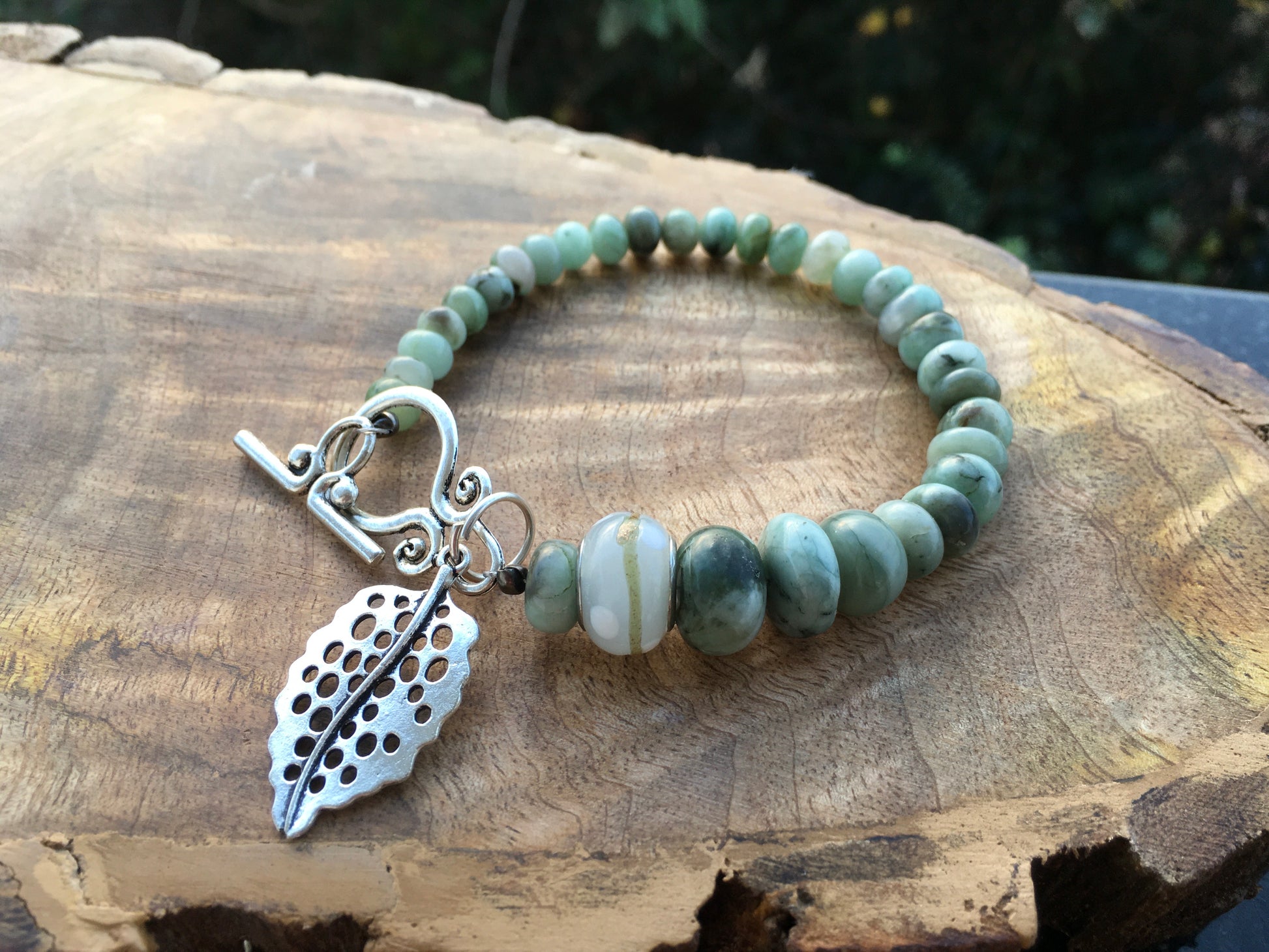 Wrap yourself in the vibrant energy of Russian Emeralds, promoting emotional balance,love and harmony. This stunning bracelet resonates with the heart chakra and proBraceletsSpectakEkaterina