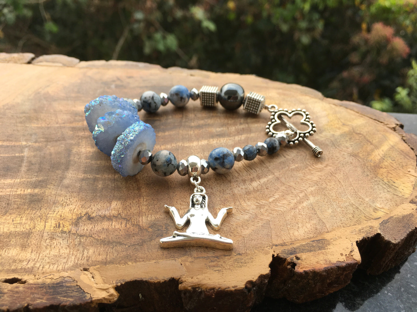 May this K2, Solar Quartz and Hematite bracelet help you to ascend to the highest levels of being.
K2 strengthens self awareness and stimulates the ability to find aBraceletsSpectakAscension