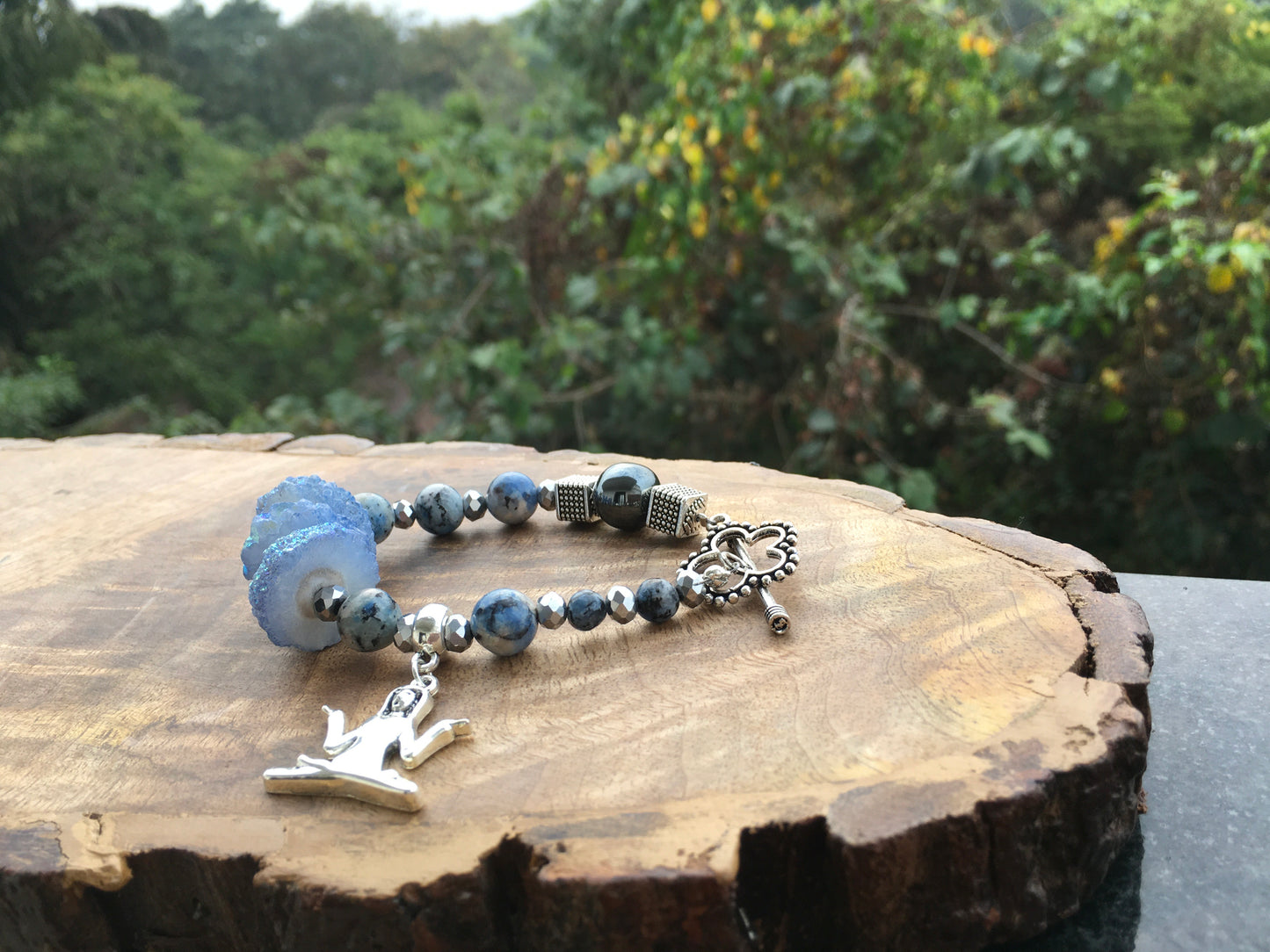 May this K2, Solar Quartz and Hematite bracelet help you to ascend to the highest levels of being.
K2 strengthens self awareness and stimulates the ability to find aBraceletsSpectakAscension