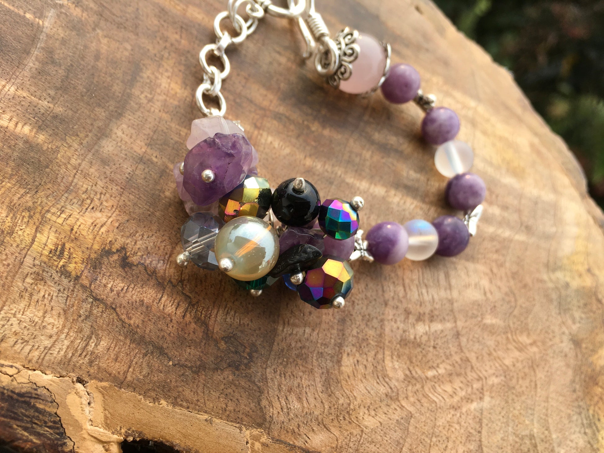 Chiyo in kanji means a thousand generations.
This lepidolite and rose Quartz bracelet is a poignant nod to all the family members who came before us. Which is why itBraceletsSpectakChiyo