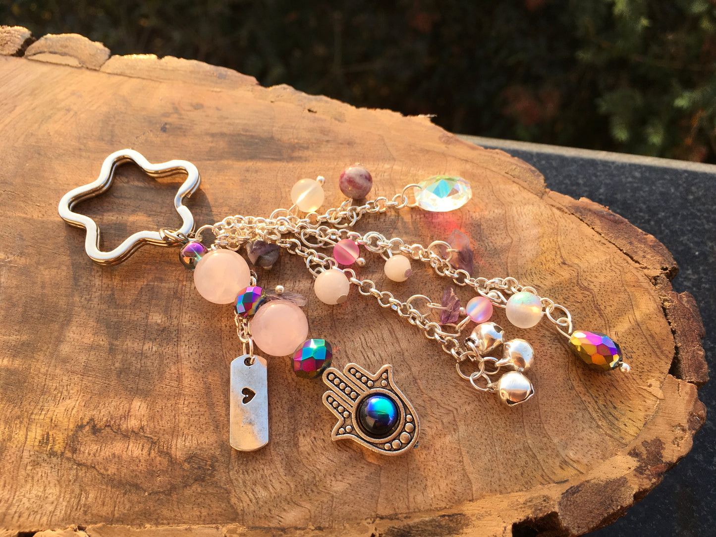 Protect your heart and attract loving energy with our Rose Quartz Hamza Evil Eye keychain. This stunning piece combines the calming properties of Rose Quartz with thKeychainSpectakHamza Forever