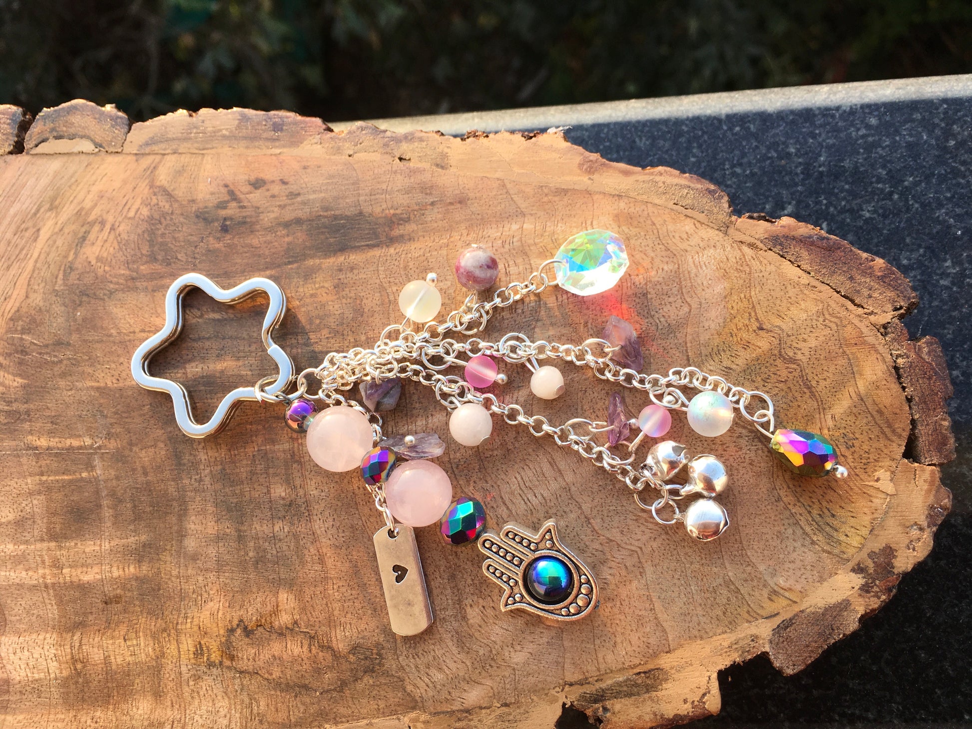 Protect your heart and attract loving energy with our Rose Quartz Hamza Evil Eye keychain. This stunning piece combines the calming properties of Rose Quartz with thKeychainSpectakHamza Forever