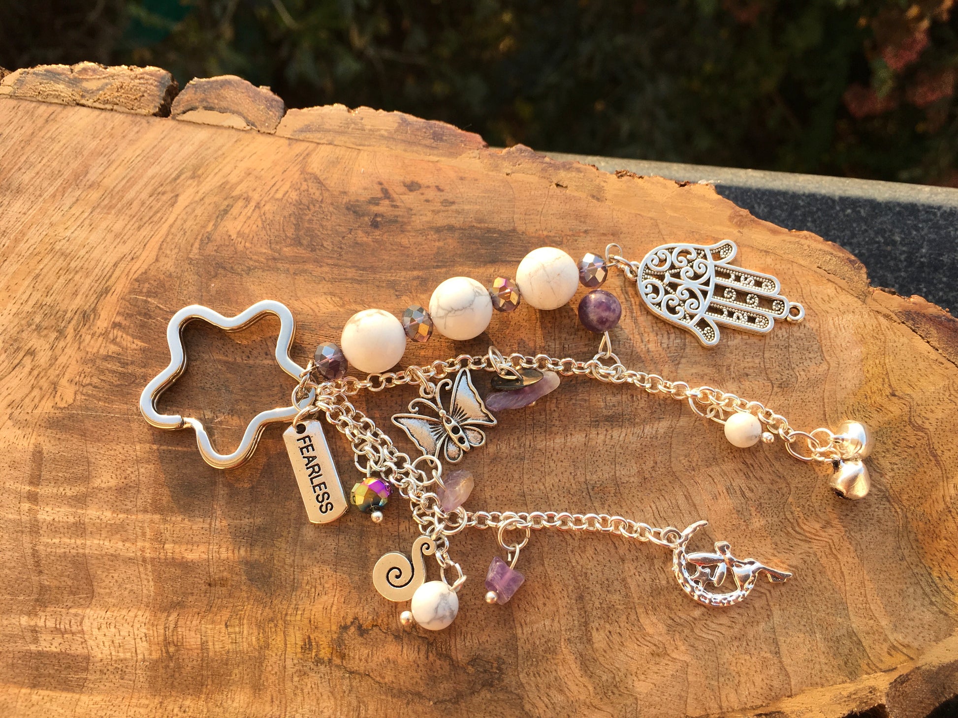 Calm vibes only, with this beautiful keychain, made with genuine Howlite, this soothing accessory promotes emotional balance and calmness. Perfect for those seeking KeychainSpectakHarmony Holder