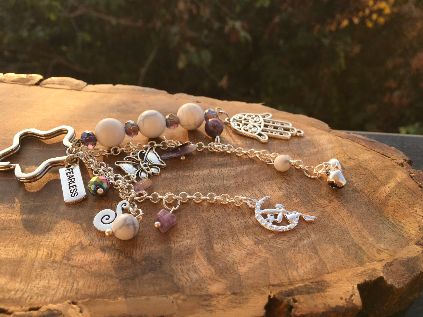 Calm vibes only, with this beautiful keychain, made with genuine Howlite, this soothing accessory promotes emotional balance and calmness. Perfect for those seeking KeychainSpectakHarmony Holder