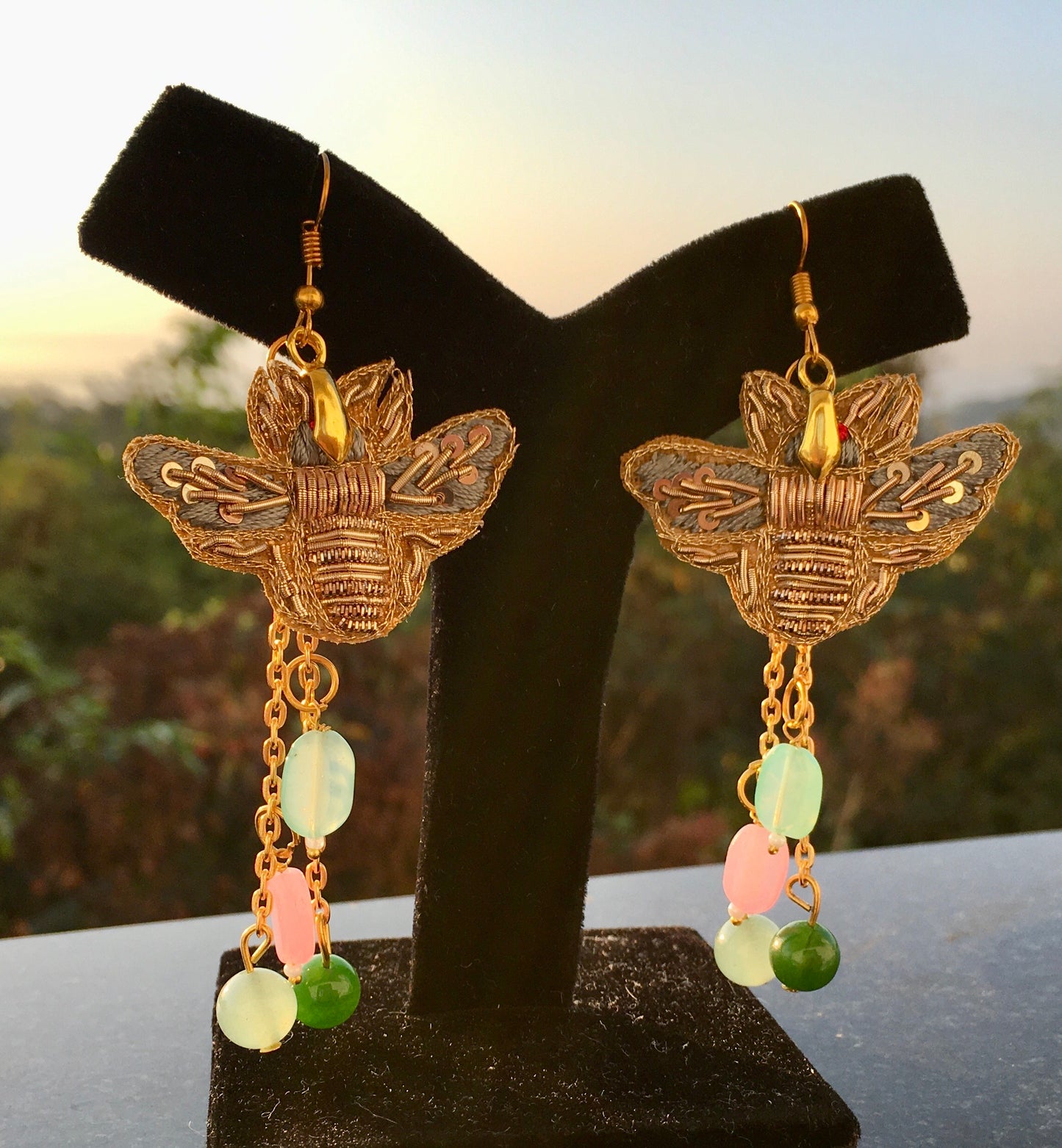 Buzz into balance with our bee-shaped patch earrings, featuring soothing Jade crystals. These adorable earrings symbolize harmony,growth and nature’s sweetness and bEarringsSpectakHoney Harmony