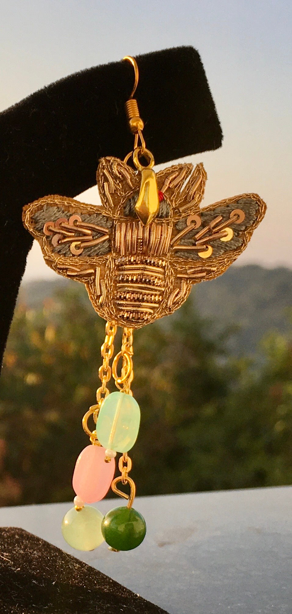 Buzz into balance with our bee-shaped patch earrings, featuring soothing Jade crystals. These adorable earrings symbolize harmony,growth and nature’s sweetness and bEarringsSpectakHoney Harmony