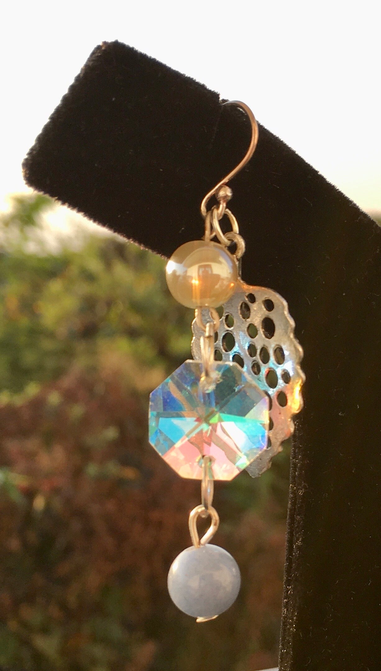 Embody the tranquility of nature with a leaf of faith. Featuring soothing blue aventurine. These delicate earrings symbolize growth,harmony and balance, connecting yEarringsSpectakLeaf