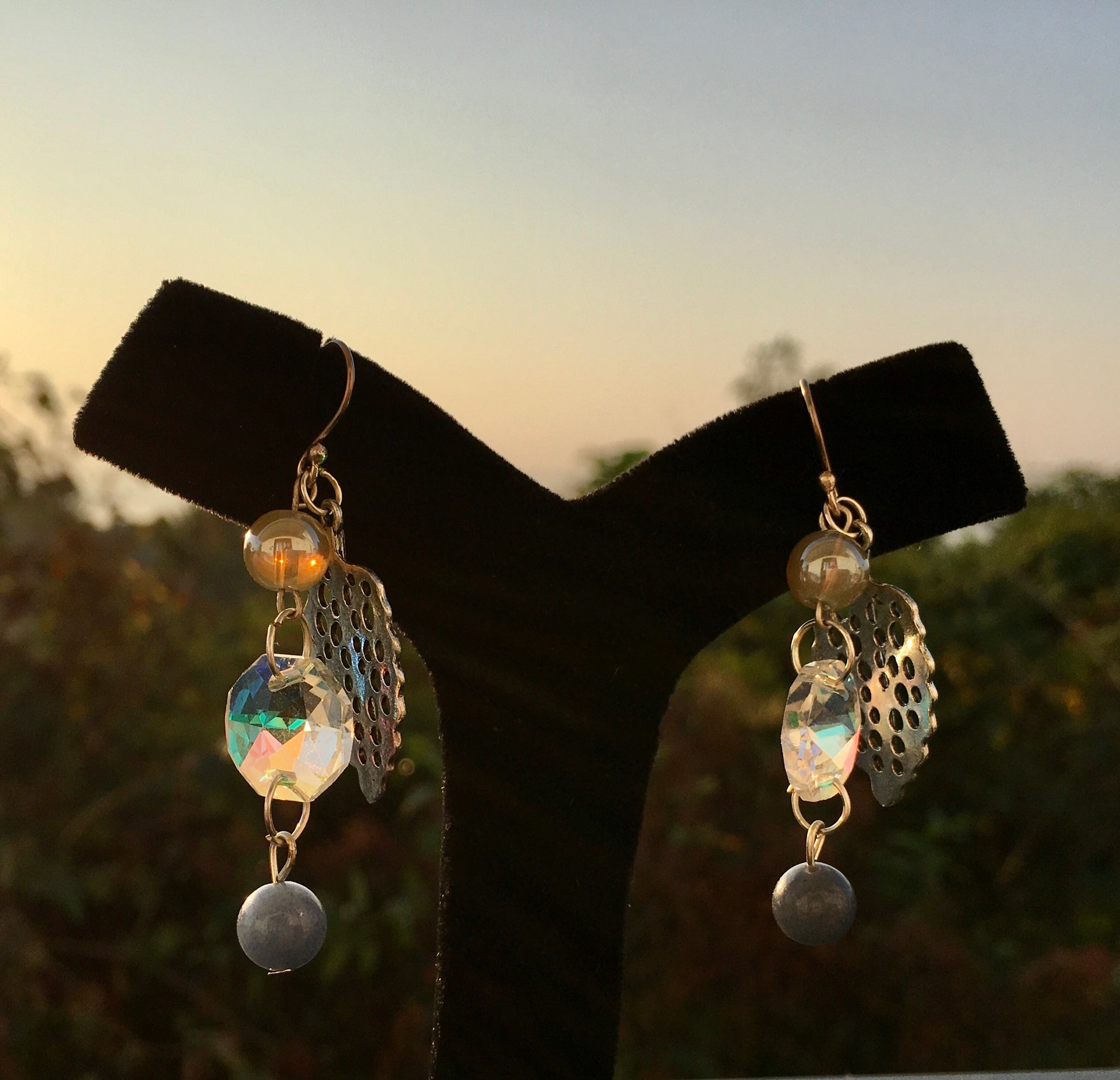 Embody the tranquility of nature with a leaf of faith. Featuring soothing blue aventurine. These delicate earrings symbolize growth,harmony and balance, connecting yEarringsSpectakLeaf