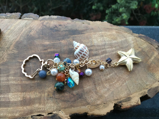 “Seas” the day! With our beautiful crystal and shell key chain.KeychainSpectakOcean Breeze