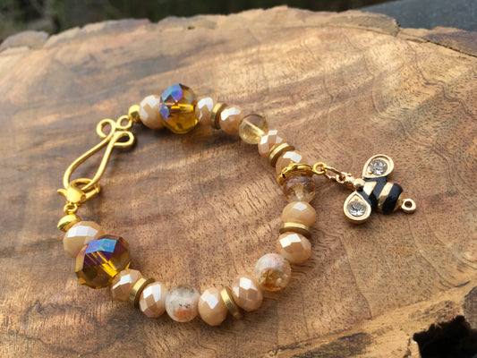May this citrine bracelet remove all financial difficulties from your life. Citrine is known as the wealth attractor, wearing it is said to bring good fortune, clariBraceletsSpectakBee mine