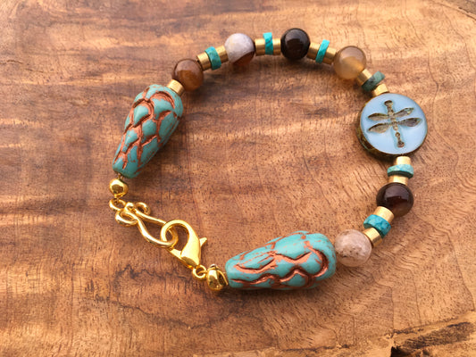 Sulemani Hakik is known to protect its wearer from evil eye and black magic. There is an old saying, that if a person wears this stone, he will never be poor. It is BraceletsSpectakMidas