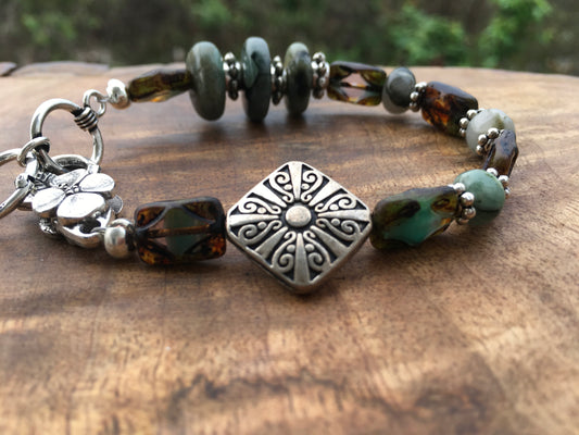 May this Russian Emerald bracelet bring you peace, prosperity and happiness. Astrologers usually recommend emerald for people who are in finance, banking and share mBraceletsSpectakMercury Rising