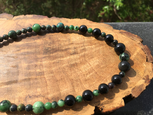 This necklace is for you, if you require healing,protection, self care, stress relief,vitality and centering. It will help to boost creativity and confidence,while aNecklacesSpectakSahara Sheild