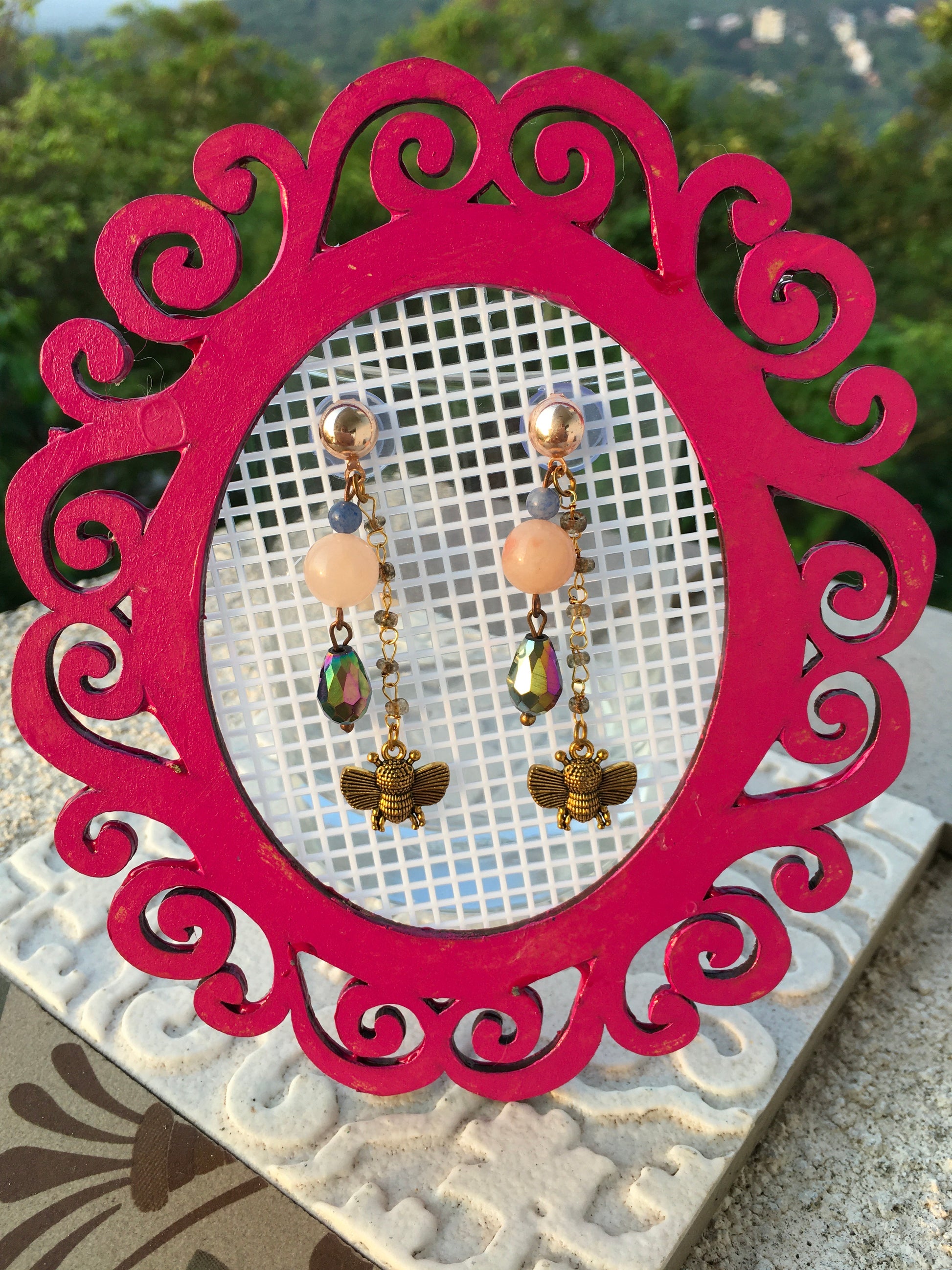 Indulge in the sweet harmonies of life with these enchanting morganite and blue aventurine earrings , adorned with delicate bee charms.
Morganite fosters love, compaEarringsSpectakBee mined
