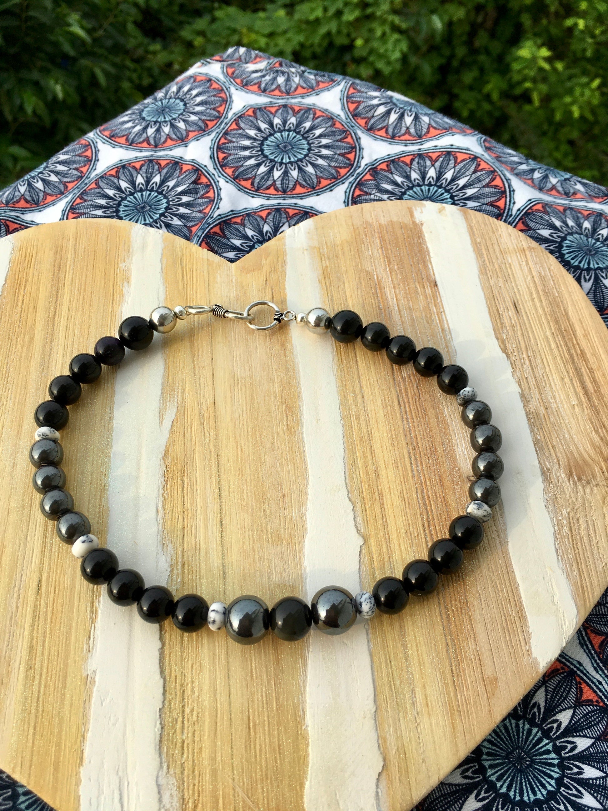 Embody the essence of the earth,with this powerful necklace,featuring Obsidian, Australian dendritic opal and Hematite.
This necklace is perfect for anyone who needsNecklacesSpectakKairos