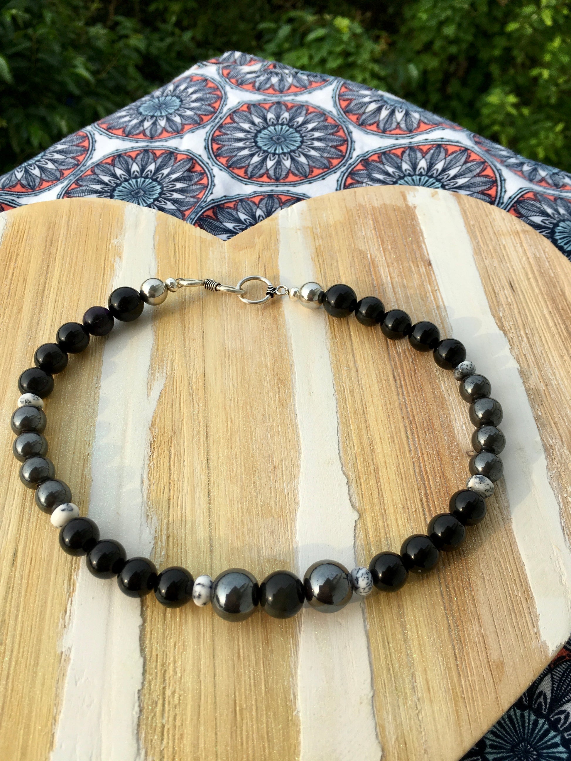 Embody the essence of the earth,with this powerful necklace,featuring Obsidian, Australian dendritic opal and Hematite.
This necklace is perfect for anyone who needsNecklacesSpectakKairos