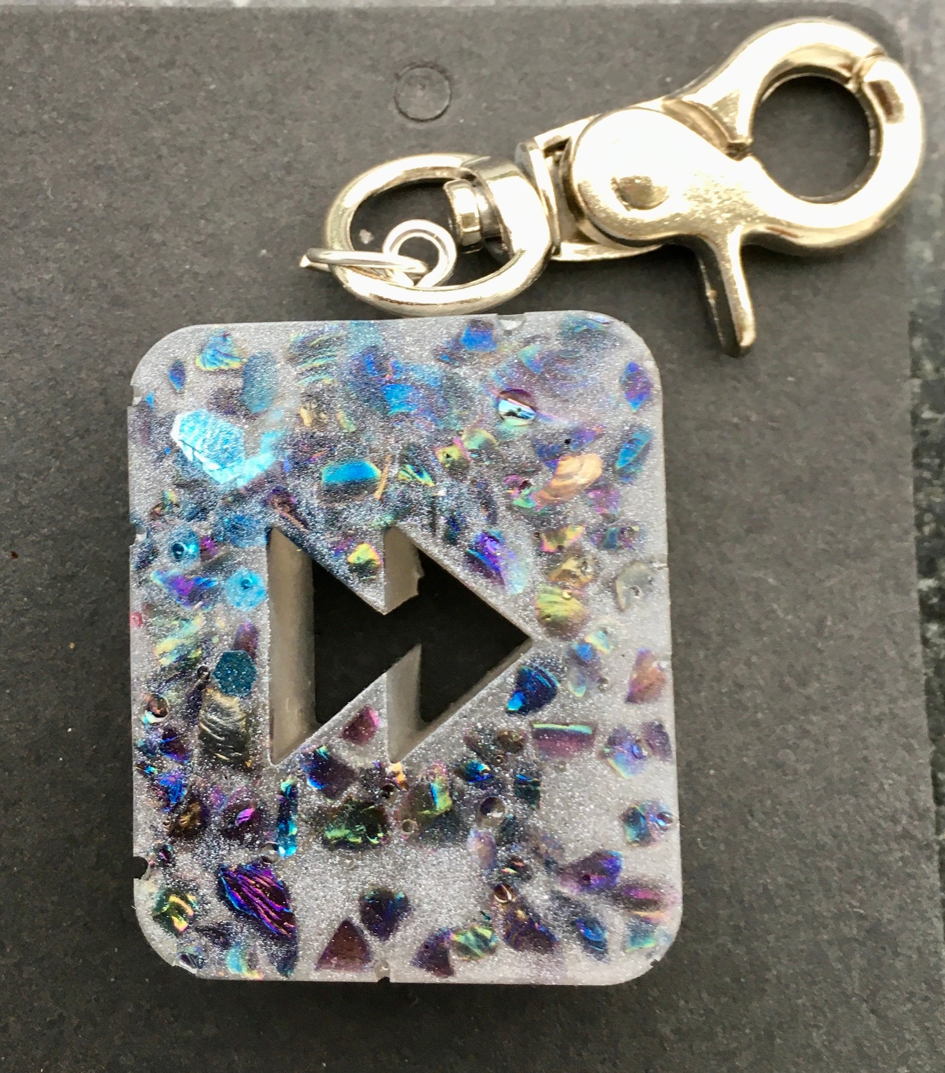 Stay focused on your goals and keep moving forward with our inspirational FORWARD keychain , with crystal chips .KeychainSpectakMove Forward