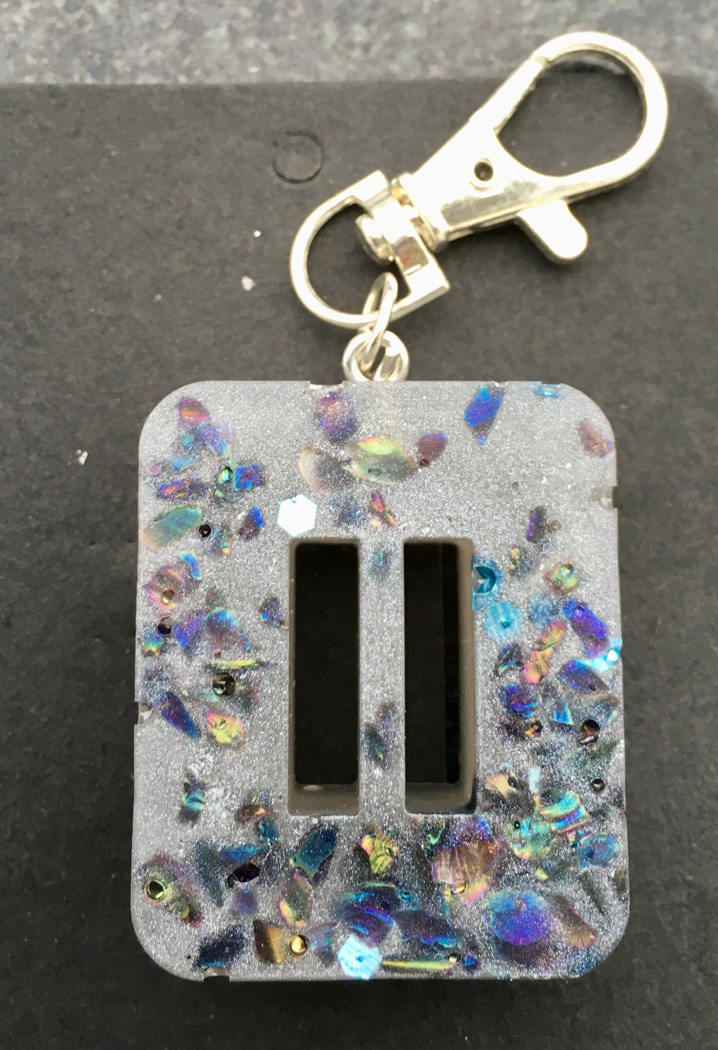 Find calm in the chaos with our PAUSE keychain, with crystal chips. A reminder to slow down, breathe and focus on the present.KeychainSpectakPause