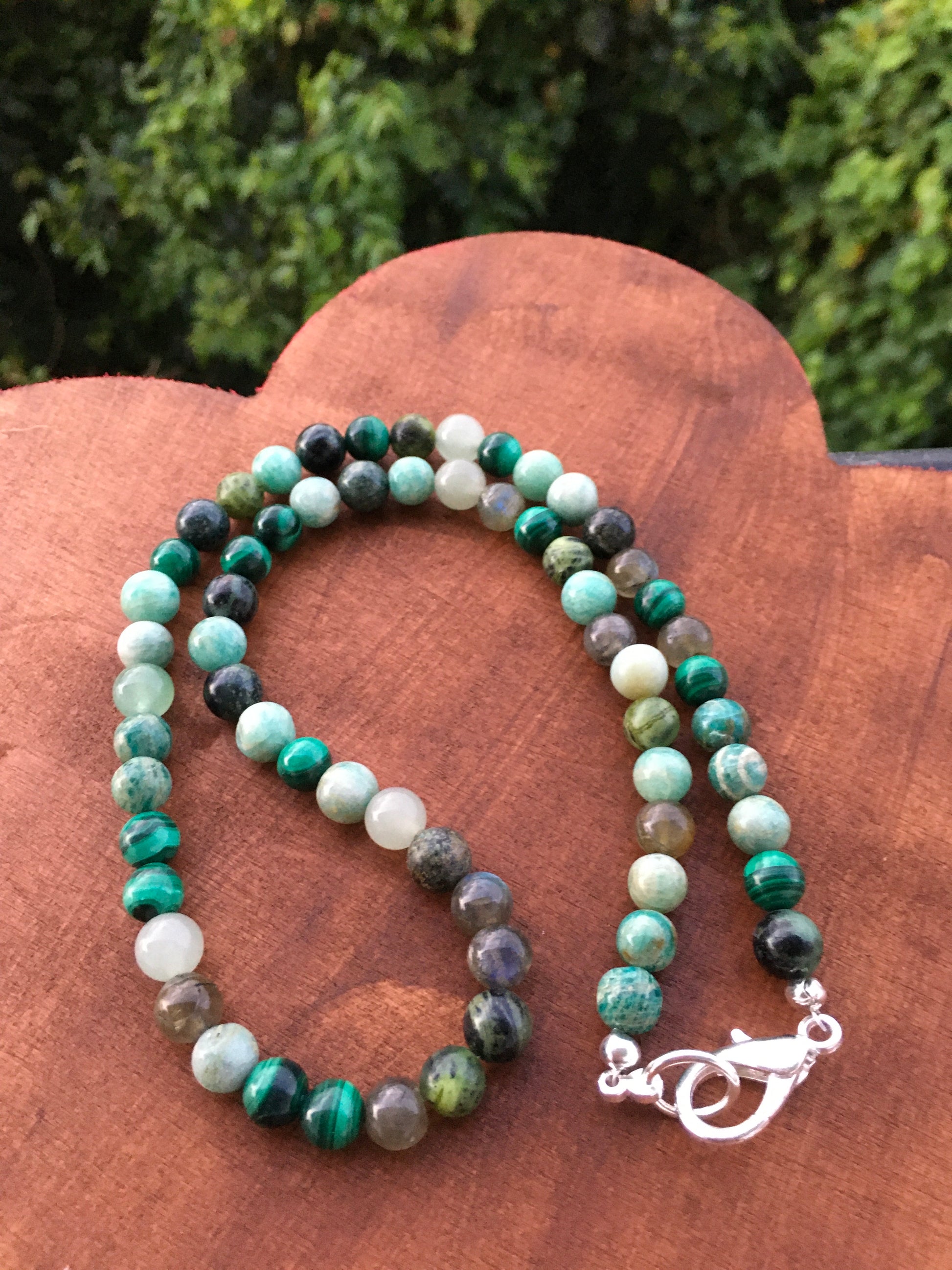 Immerse yourself in the mystical energies of the heart chakra through this lush green necklace. Allow it to  harmonize your energy and guide you on a journey of loveNecklacesSpectakForest Fantasies
