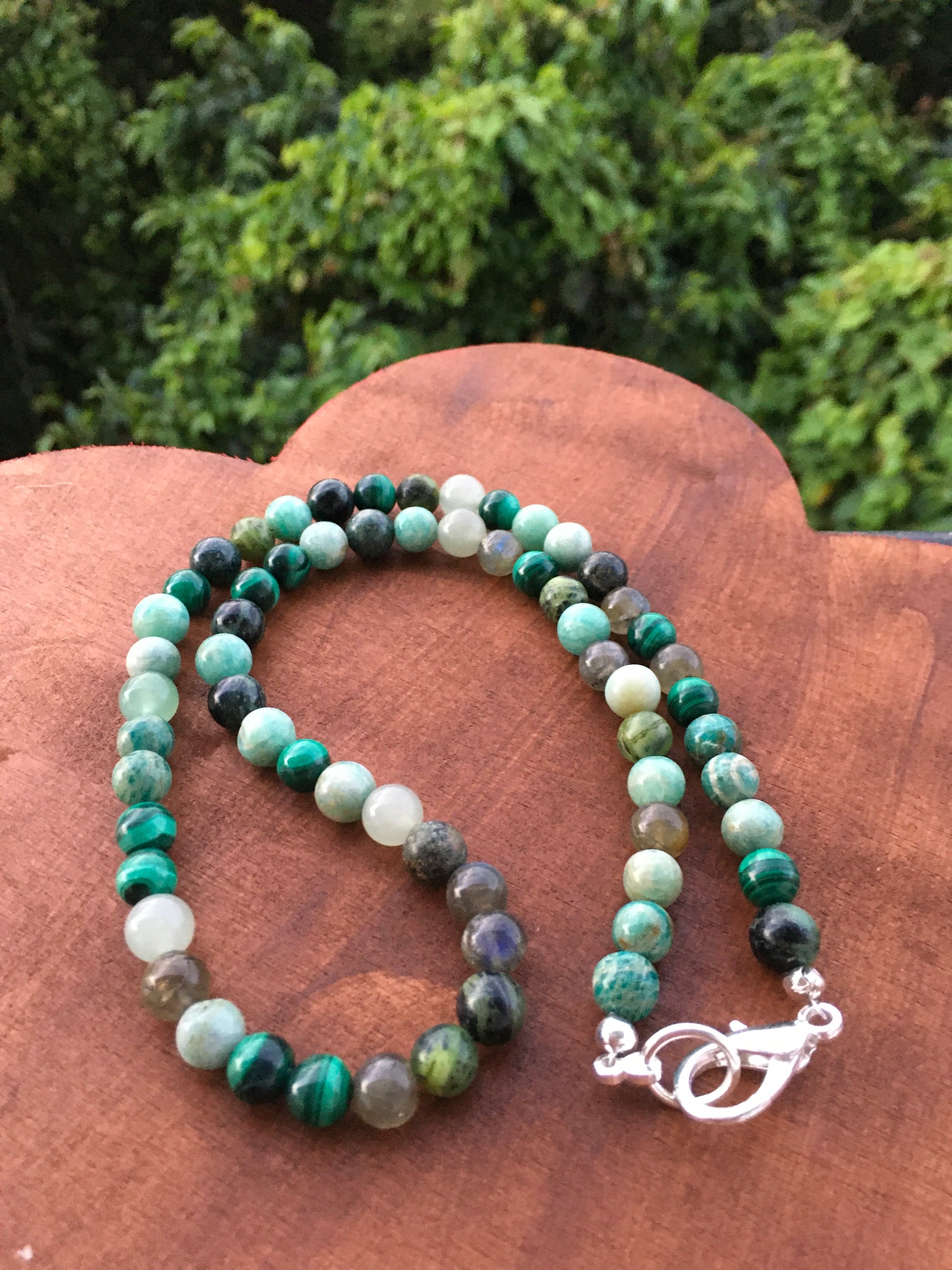 Immerse yourself in the mystical energies of the heart chakra through this lush green necklace. Allow it to  harmonize your energy and guide you on a journey of loveNecklacesSpectakForest Fantasies