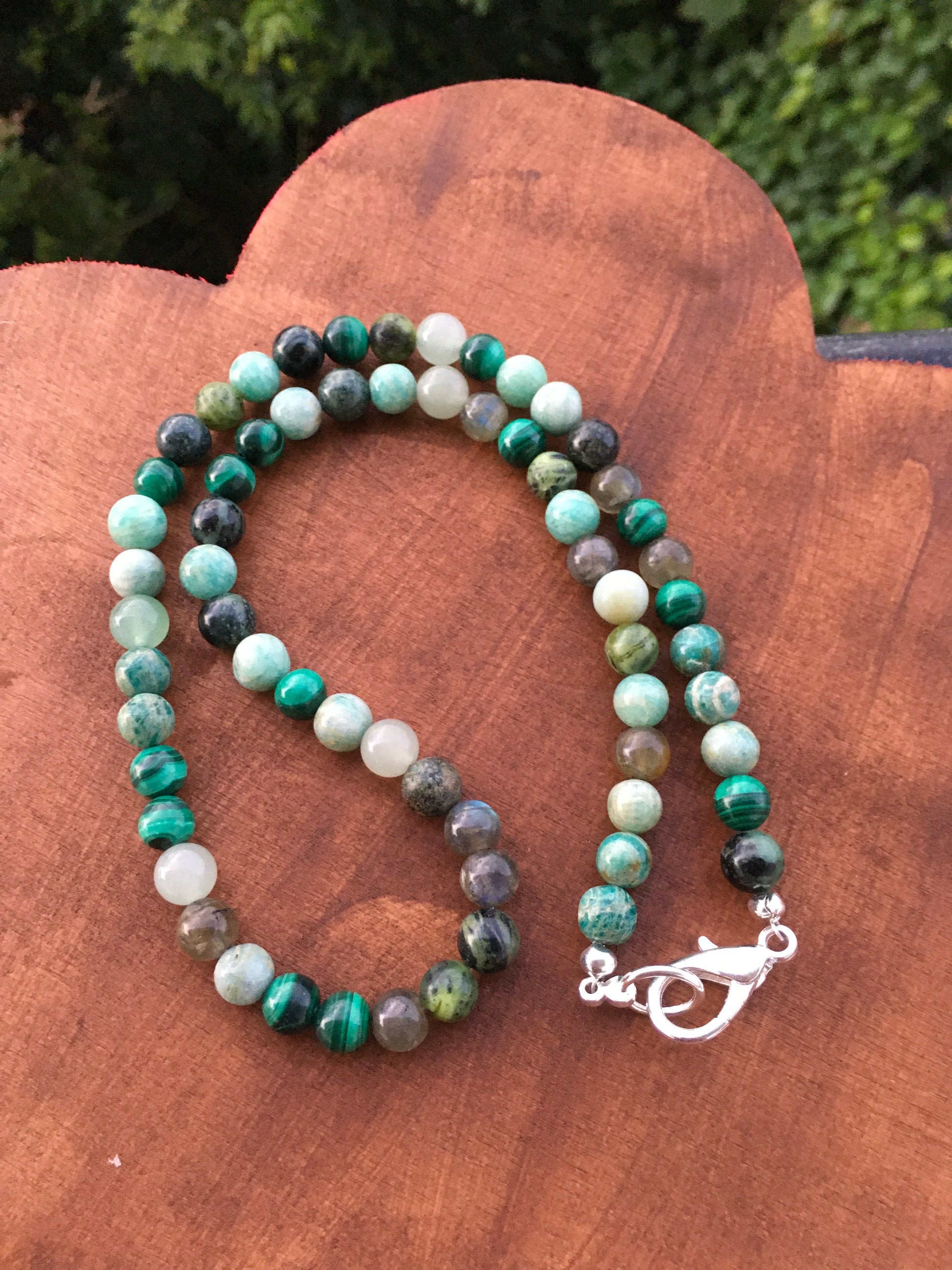 Immerse yourself in the mystical energies of the heart chakra through this lush green necklace. Allow it to  harmonize your energy and guide you on a journey of loveNecklacesSpectakForest Fantasies